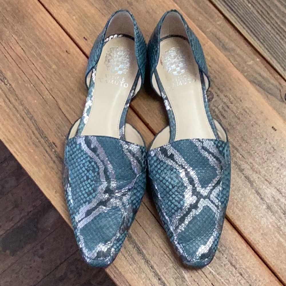 Vince Camuto flats